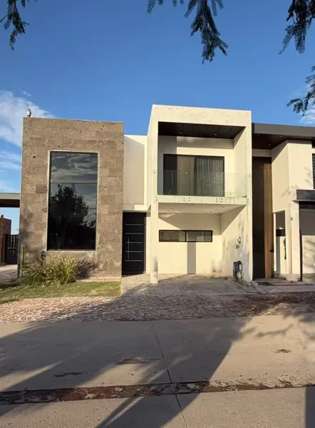 Casa en Altozano la Nueva Laguna, Gómez Palacio, Durango — foto 1 de 15