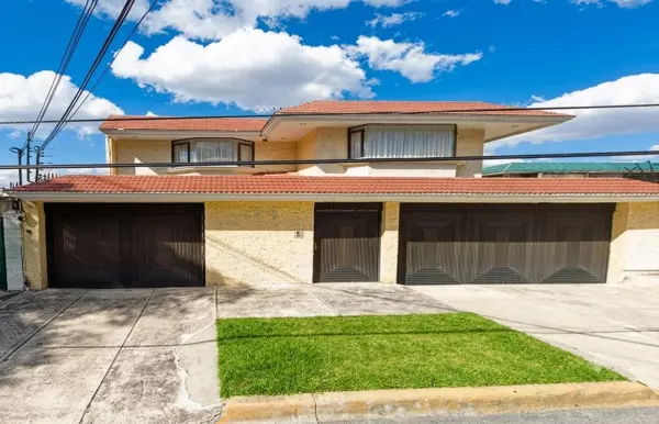 Casa en Ciudad Satelite, Naucalpan de Juárez, México — foto 1 de 5
