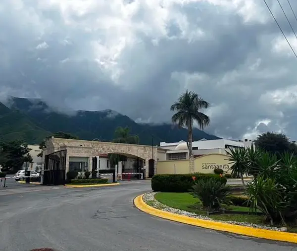 Terreno en Venta Carretera Nacional a la Altura de el Barro — foto 1 de 8