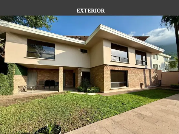 Casa de lujo con alberca y jardín en Villa Montaña, San Pedro — foto 1 de 17