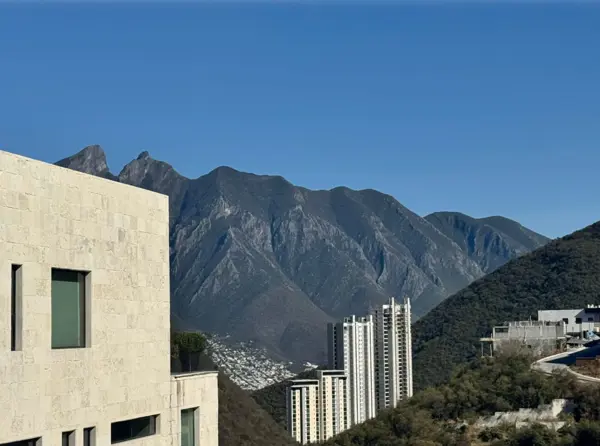 Terreno en Venta en Renacimiento Monterrey Descendente — foto 1 de 4