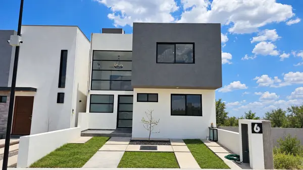 Cas en Venta en Rodanta el Marques Queretaro — foto 1 de 33