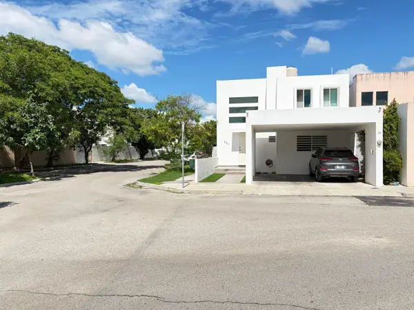 Casa en venta en esquina de 3 recámaras en Altabrisa, Mérida — foto 1 de 27