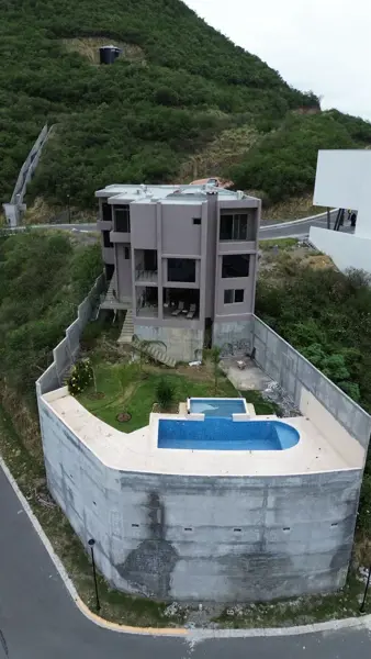 Loma Bonita. Especacular Residencia con 5 Años de Antiguedad. de Oportunidad. — foto 1 de 26
