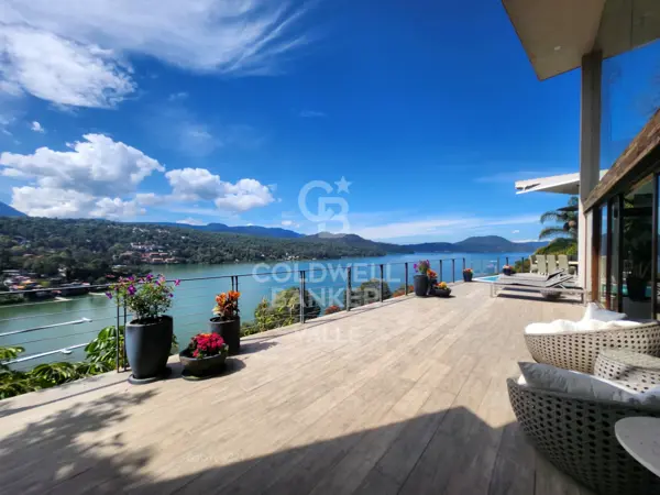 Casa con Vista al Lago en Avándaro Valle de Bravo — foto 1 de 37