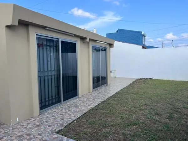 Casa amplia y buena ubicación — foto 1 de 10