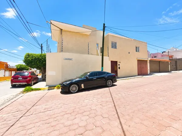 Inmueble con 12 oficinas en venta, ideal para inversión — foto 1 de 19