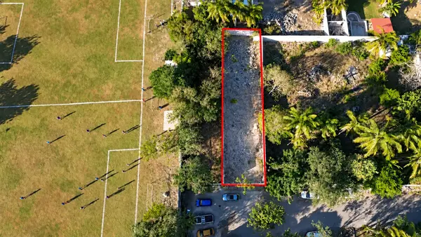 Terreno en venta con servicios en chichi suarez merida yucatan — foto 1 de 5