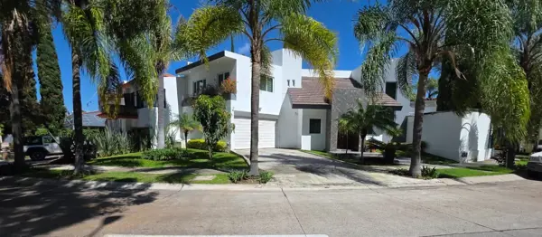 Casa en Ciudad Bugambilia, Zapopan, Jalisco — foto 1 de 95