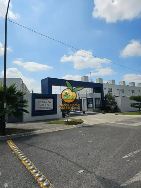 Bonita Casa con Excedente en Fracc. Priv. en Altus Quintas — foto 1 de 19