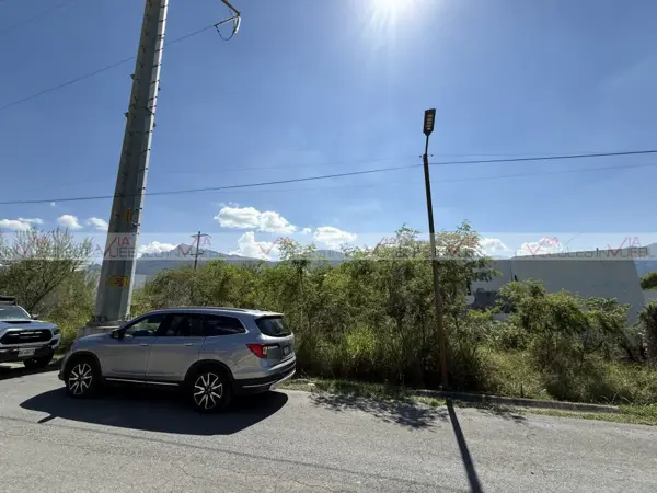 Terreno en venta en Bosques de las Lomas, Santiago — foto 2 de 12
