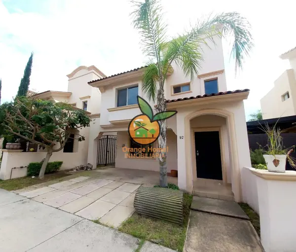 Atractiva Casa por Su Gran Terreno de 180 M2. en Villa California — foto 1 de 15