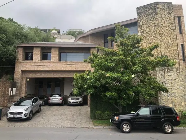 Residencia de lujo con alberca y amplio jardín en Balcones del Valle, San Pedro — foto 1 de 16