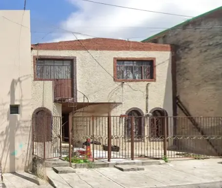 Casa en remate en la colinia Heliodoro Hernandez Guadalajara — foto 1 de 10