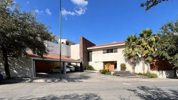 Casa en Venta Sierra Alta — foto 1 de 21