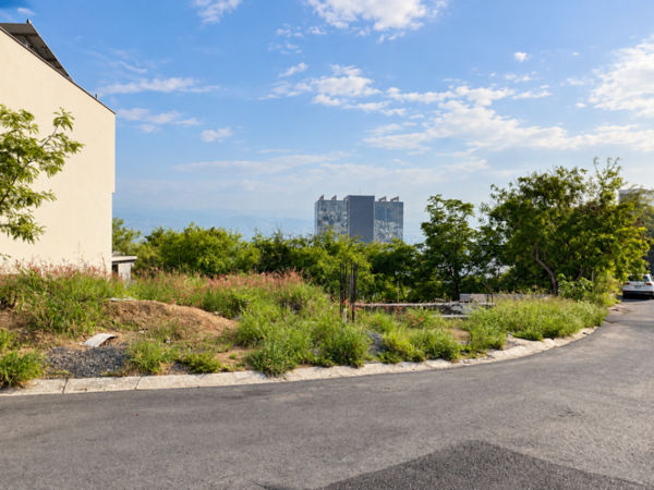 Terreno en venta en colinas del Valle con permiso de construcción — foto 1 de 4