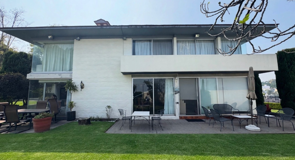 Increíble casa sola rodeada de jardin — foto 1 de 21