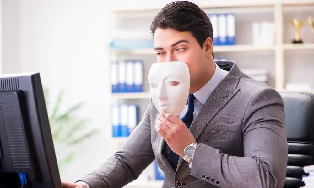 Person revisando una propiedad