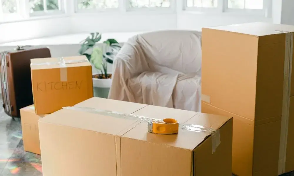 Cajas en una casa
