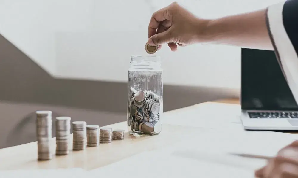 ¿Cuánto dinero debo ahorrar para el enganche de una casa?