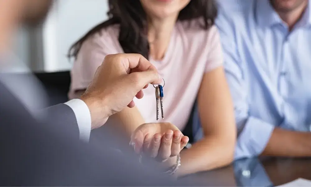 Entrega de las llaves de una casa