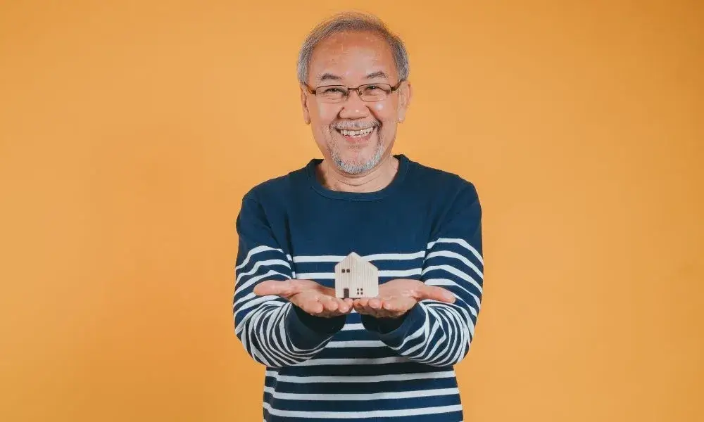 Hombre invirtiendo en bienes ra&iacute;ces