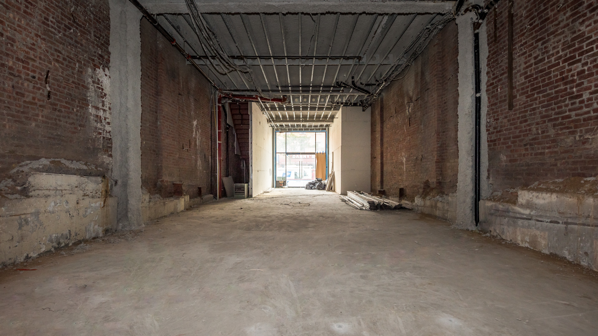 Schedule a tour at 167 Graham Ave in Williamsburg Powered by Nooklyn