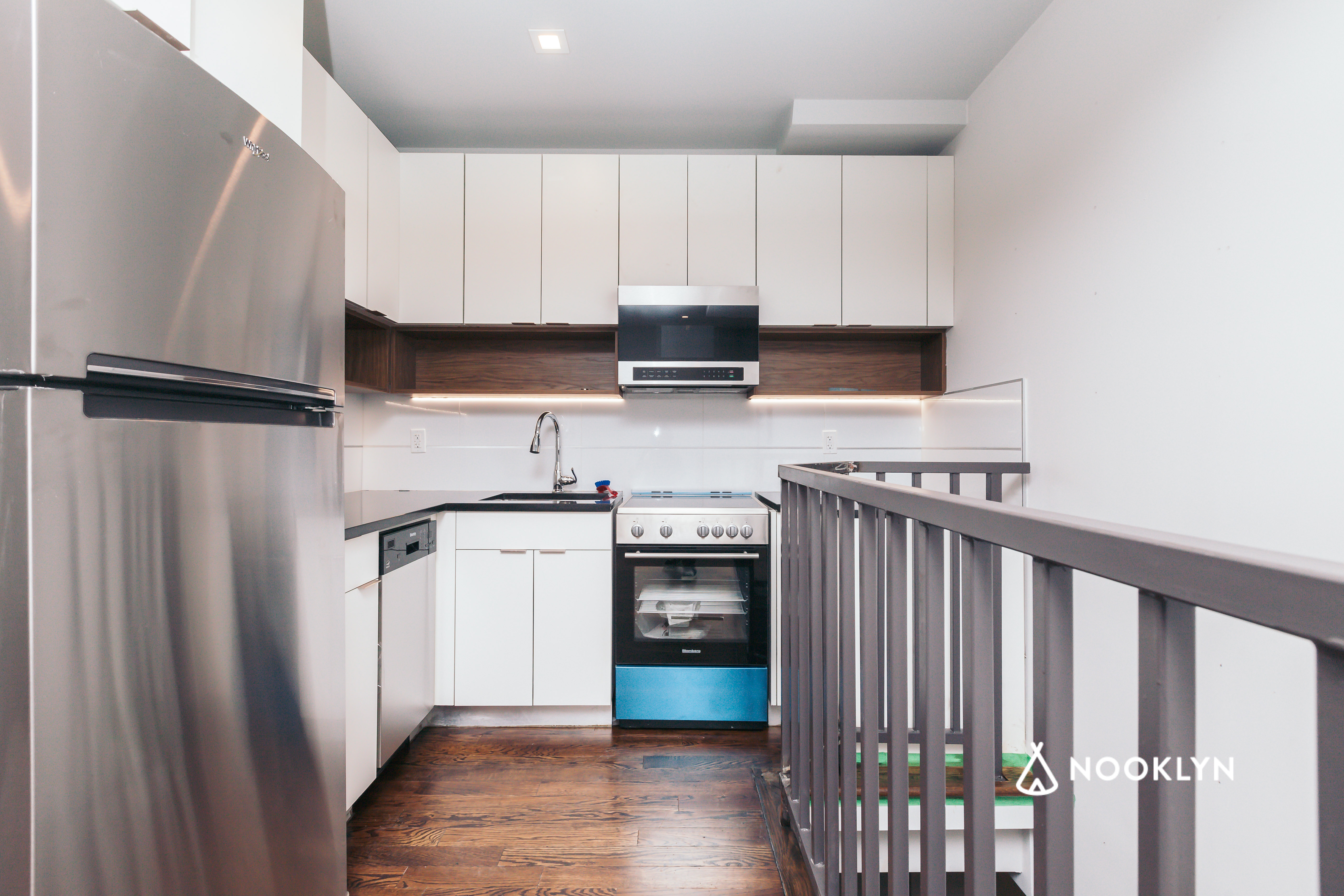 A room at 298 Ellery St, Brooklyn, NY 11206, USA Nooklyn Apartments