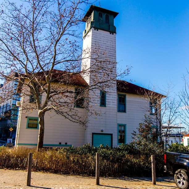 Brooklyn Ice Cream Factory on 1 Water St, Brooklyn, NY 11201, USA in