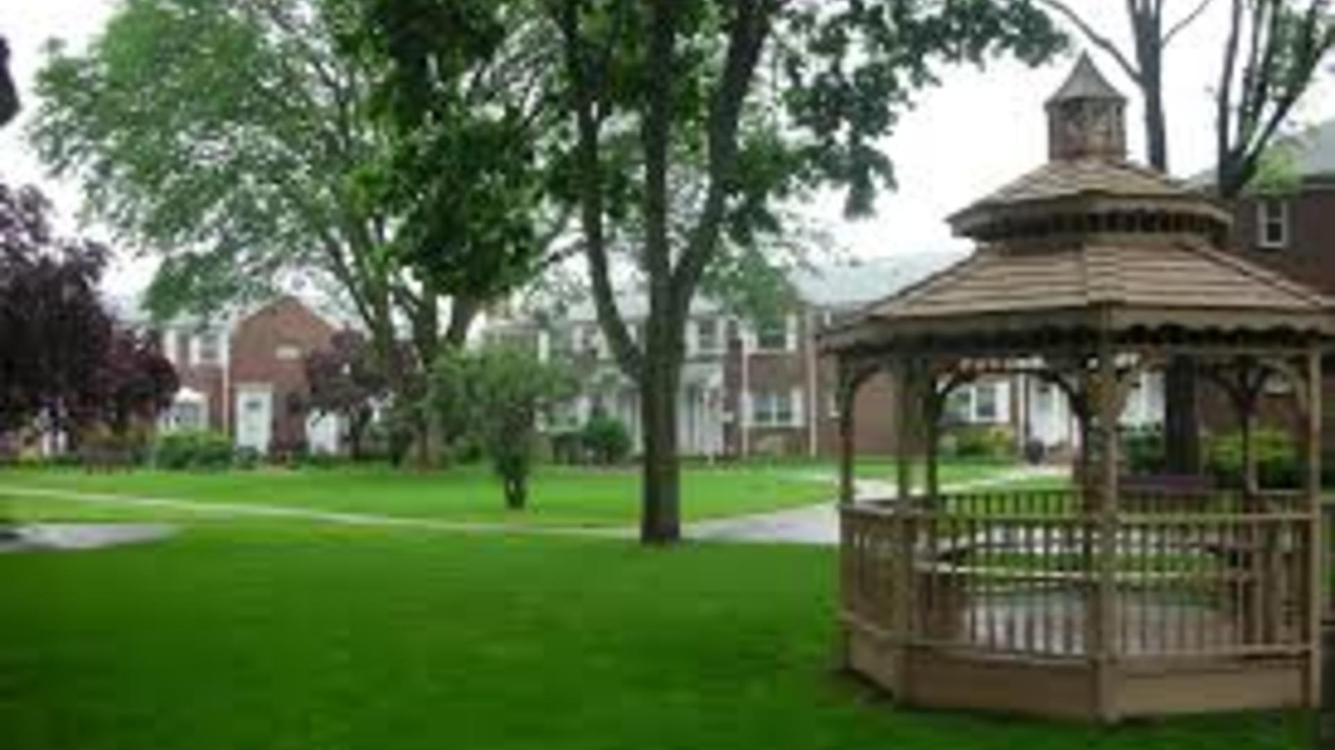 Glen Oaks, Queens Neighborhood Guide Nooklyn