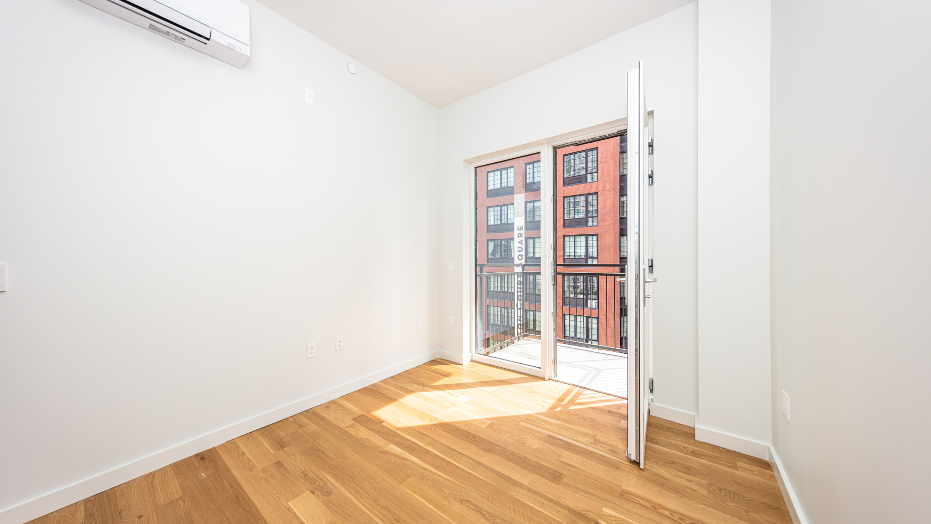 A room at 4557 Davis St, Long Island City, NY 11101, USA Nooklyn