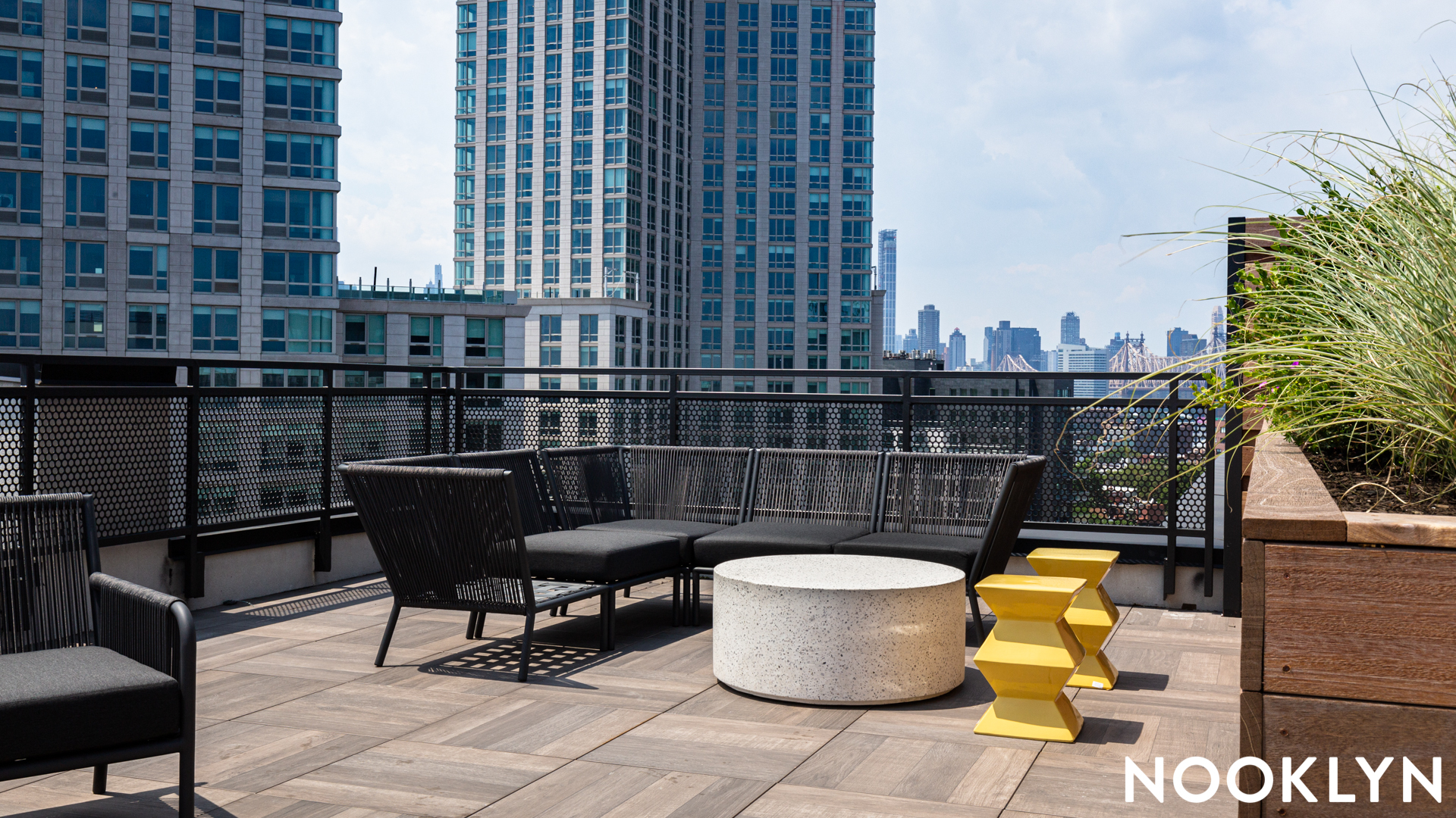 A room at 4557 Davis St, Long Island City, NY 11101, USA Nooklyn