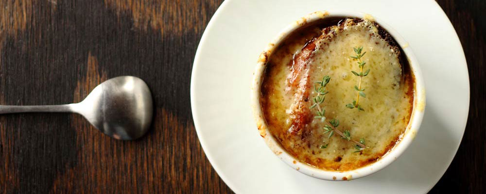 Classic French Onion Soup | NoshOnIt