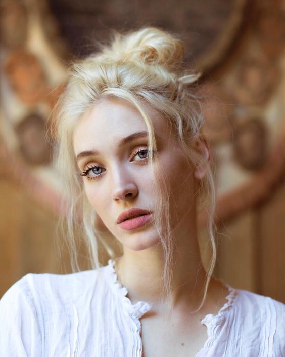 Saskia Czar Amaris banner image