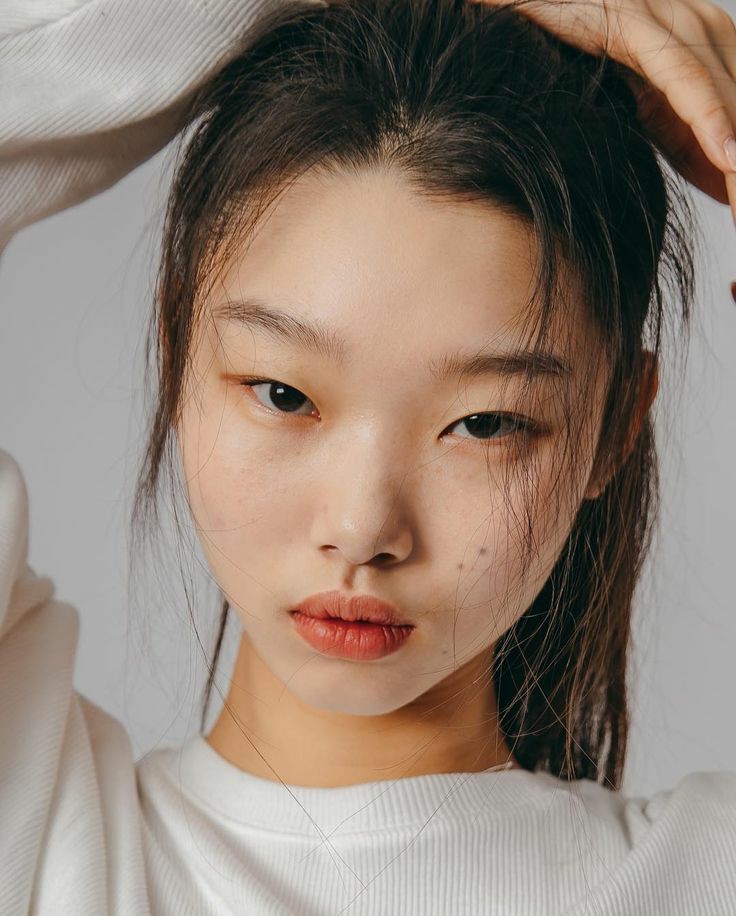 Mei Mazu-Eos

(also both sisters don't have last names, in fact they only know their first names, their middle names are something they made up themselves) banner image