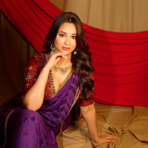 Actress Akanksha Sharma in Elegant Traditional Saree | Stunning Look