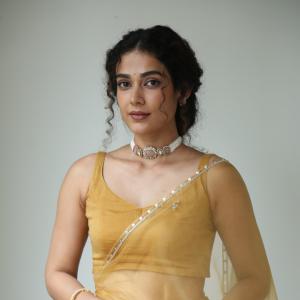 Aakanksha Singh Radiates Elegance in Mustard Yellow Saree | Latest Traditional Look