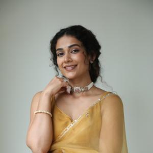 Aakanksha Singh Radiates Elegance in Mustard Yellow Saree | Latest Traditional Look