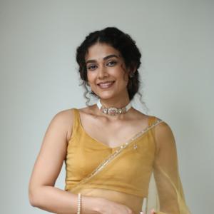 Aakanksha Singh Radiates Elegance in Mustard Yellow Saree | Latest Traditional Look