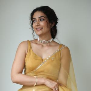 Aakanksha Singh Radiates Elegance in Mustard Yellow Saree | Latest Traditional Look
