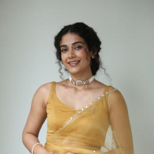 Aakanksha Singh Radiates Elegance in Mustard Yellow Saree | Latest Traditional Look