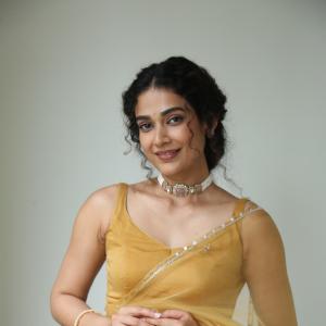 Aakanksha Singh Radiates Elegance in Mustard Yellow Saree | Latest Traditional Look
