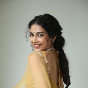 Aakanksha Singh Radiates Elegance in Mustard Yellow Saree | Latest Traditional Look