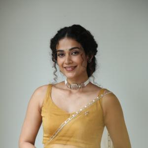 Aakanksha Singh Radiates Elegance in Mustard Yellow Saree | Latest Traditional Look