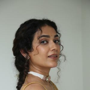 Aakanksha Singh Radiates Elegance in Mustard Yellow Saree | Latest Traditional Look