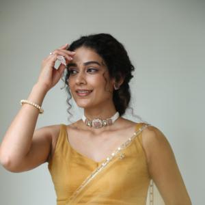 Aakanksha Singh Radiates Elegance in Mustard Yellow Saree | Latest Traditional Look