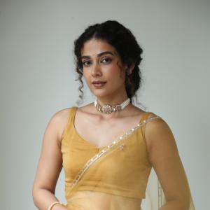 Aakanksha Singh Radiates Elegance in Mustard Yellow Saree | Latest Traditional Look