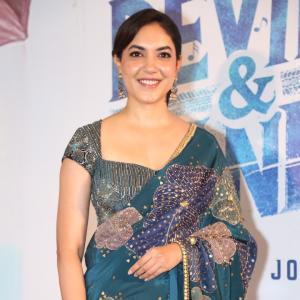 Ritu Varma Looks Elegant in Teal Embroidered Saree at Red Carpet Event