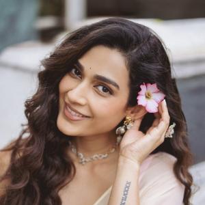 Actress Aakanksha Singh Radiates Elegance in Pastel Saree with Floral Charm