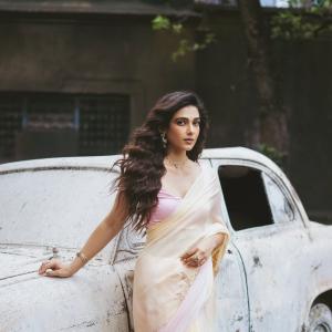 Actress Aakanksha Singh Radiates Elegance in Pastel Saree with Floral Charm